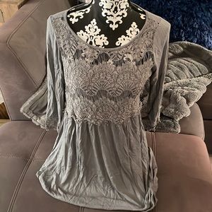 A PEA IN THE POD Maternity Long Gray with Lace 3/4 Sleeve Top Size Medium